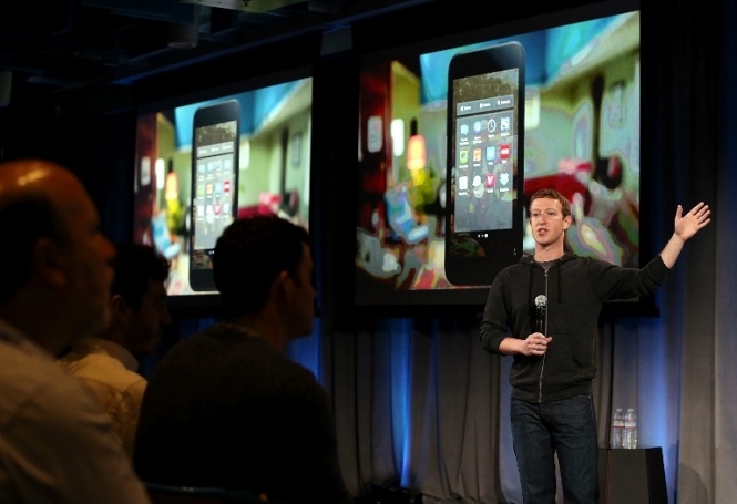 HTC і Facebook презентували спільний смартфон HTC First 