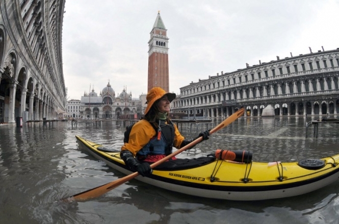 Венеціанські гондоли обладнають GPS і номерними знаками 