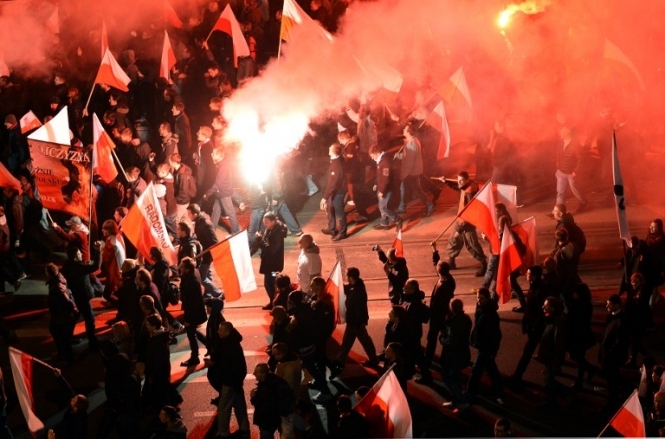 Марш до дня незалежності Польщі перетворився у сутички з поліцією 
