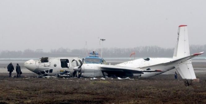 Під Донецьком розламався літак із футбольними фанами. Загинуло 5 людей (оновлено)