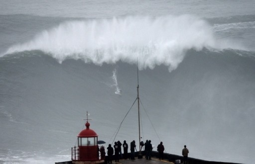 У берегов Великобритании фиксируют мощный шторм