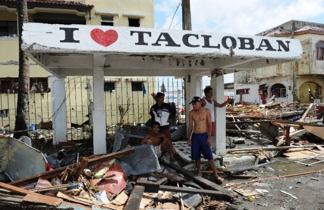 Филиппины подсчитывают жертвы мощнейшего тайфуна в своей истории