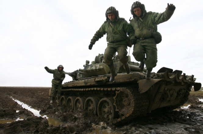 Росія розпочала військові навчання за кілометр від українського кордону