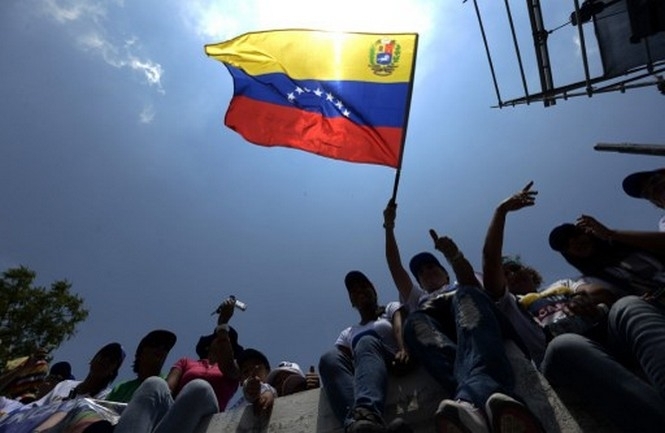 У Венесуелі розпочалися масові протести через брак готівки 
