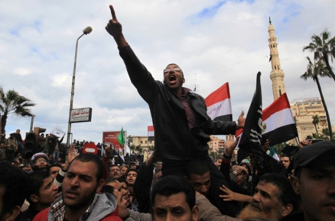 Військові стріляли у демонстрантів в Каїрі (фото, відео)