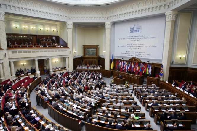 Депутати-вигнанці: за що позбавляють мандата за кордоном