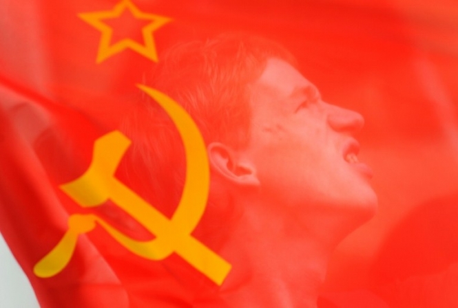 У Росії пропонують карати за прирівнювання комунізму до нацизму