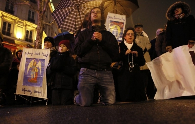 Сотні тисяч французів протестували проти одностатевих шлюбів