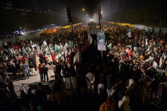 У Пакистані тисячі демонстрантів вимагали відставки уряду