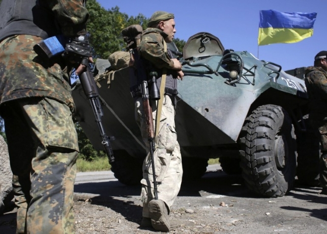 Українських військових на блокпості під Смілим на Луганщині тримають в оточенні