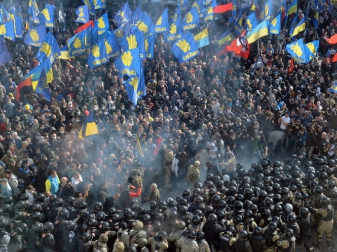 Провокації біля Верховної Ради - спроба відкрити другий фронт в Україні, - Порошенко