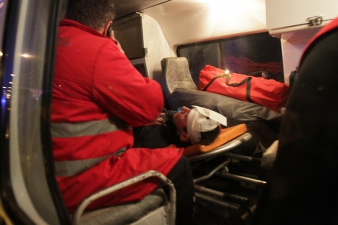 В омбудсмена рапортують: через нічний напад беркутівців на активістів 11 осіб доставлено у лікарні