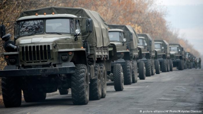 В Донецк направляется колонна военной техники без опознавательных знаков