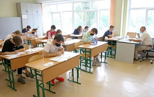 В Україні проведуть випадкові перевірки у навчальних закладах через COVID-19