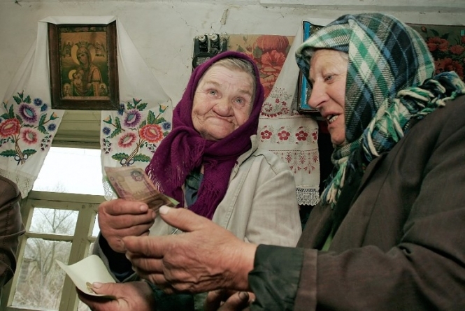 Майже половина українських пенсіонерів отримала підвищення пенсій менш ніж 200 гривень

