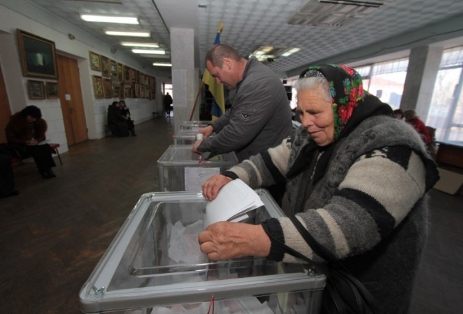 Порошенко предлагает провести местные выборы на оккупированных территориях 7 декабря
