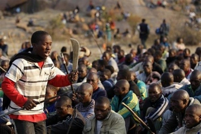 У Південній Африці звільнили 12 тис шахтарів через страйк