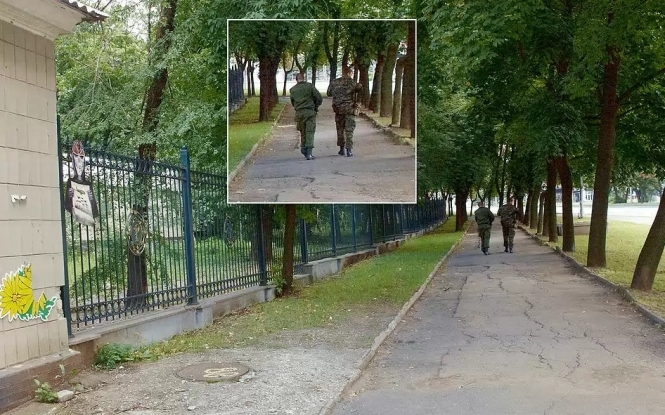Окупований нечистю Донецьк: картонні терористи на вулицях міста