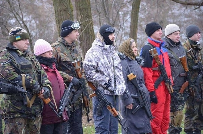 На Львівщині з кулеметів вчаться стріляти навіть бабусі, - фото