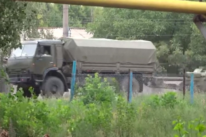 Колона російських військових швидких і КамАЗів з людьми прорвалась в сторону Луганська, - відео