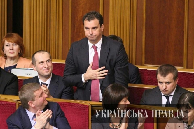 Вслед за Абромавичусом в отставку подает его заместитель Клименко