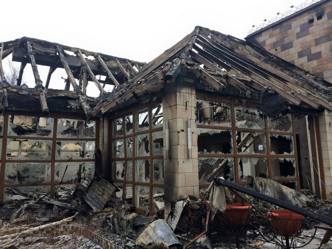 Целых домов в Песках не осталось: террористы уничтожают все, где можно спрятаться 