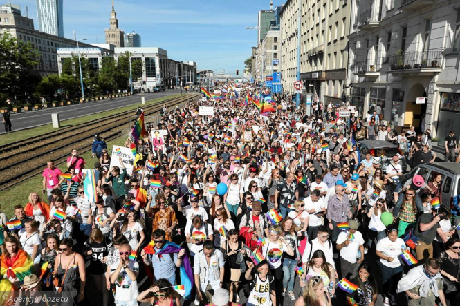 Близько 50 тисяч людей вийшли на Парад рівності у Варшаві, – ФОТО