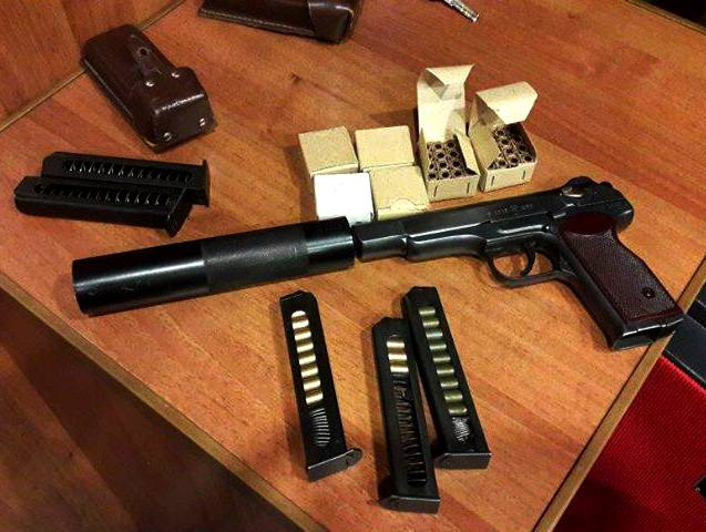 У Симоненко во время обысков изъяли пистолет с глушителем и патроны