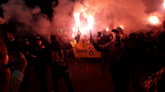 В Киеве мирно завершился марш правых сил - ФОТО