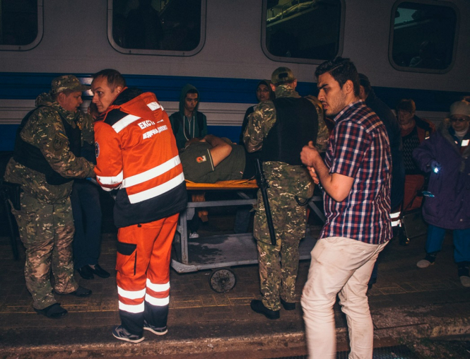 В Киеве египтянину при попытке сесть в поезд отрезало ногу - ВИДЕО 18+