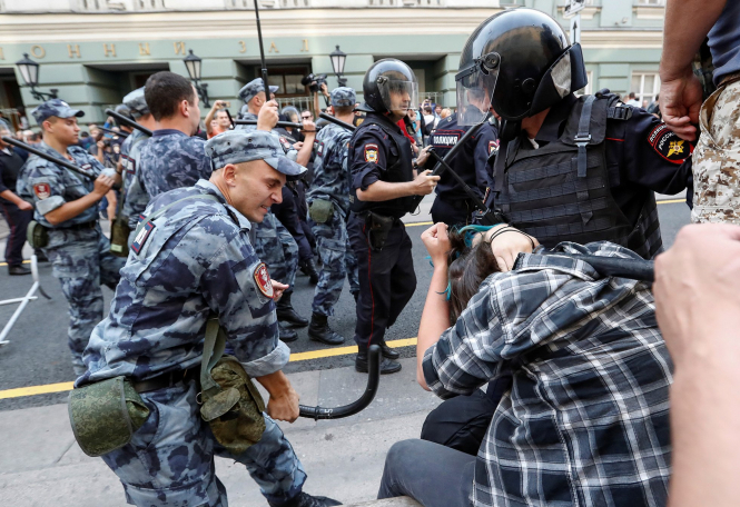 За день на акциях протеста в России задержали 839 человек
