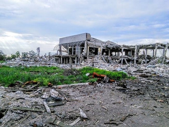 Появились жуткие фото уничтоженного Луганского аэропорта