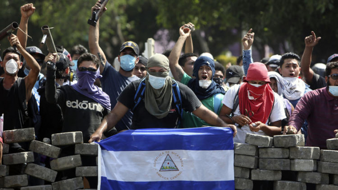 Протесты в Никарагуа: журналиста убили в прямом эфире