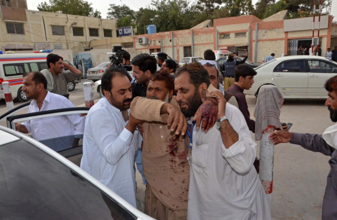 По меньшей мере 128 человек погибли от взрыва смертника на митинге в Пакистане