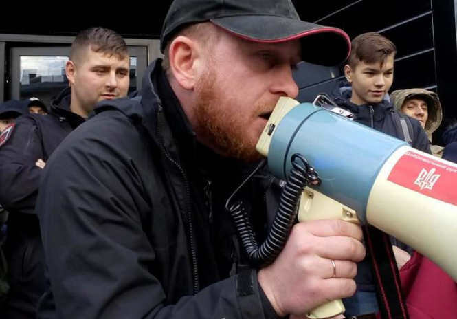 Во Львове националисты сорвали концерт Сергея Бабкина
