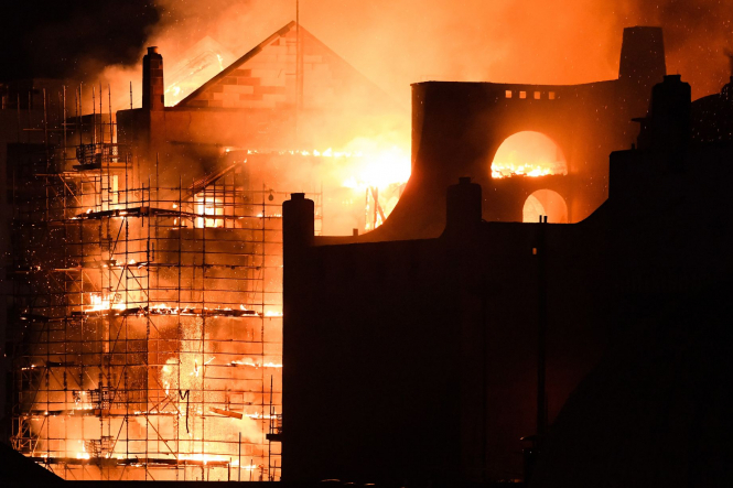 В Глазго второй раз за четыре года сгорела самая популярная здание Великобритании - ФОТО