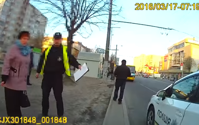 Оштрафований пішохід - львівським поліцейським: щасливо вам потрапити в АТО і звідти не повернутися