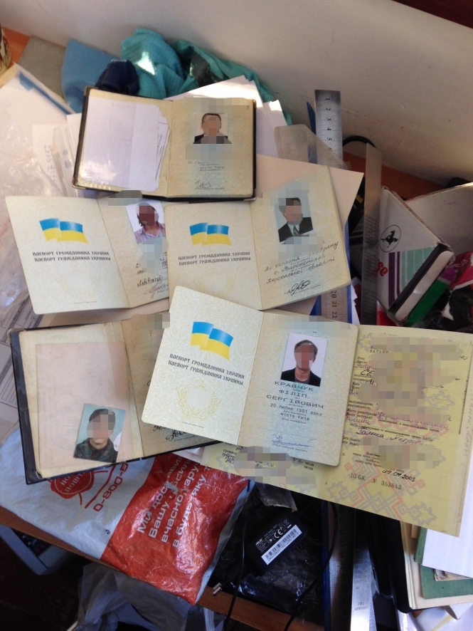 СБУ викрила у Києві банду, яка підробляла паспорти
