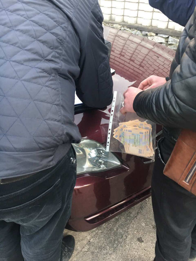 На хабарі у 20 тис грн затримали заступника керівника КП Житомирської міськради, - ФОТО

