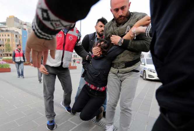 После столкновений с полицией в Стамбуле задержали более 200 демонстрантов