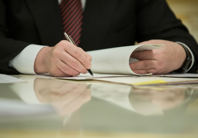 Порошенко підписав закон про одноразові виплати іноземцям-службовцям ЗСУ