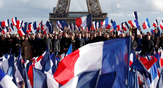Макрон і Ле Пен виходять у другий тур виборів президента Франції