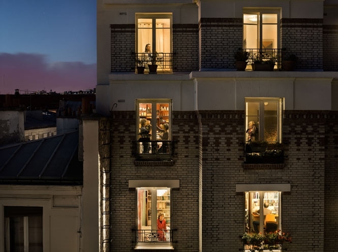 Крізь вікно: самотні люди Парижа