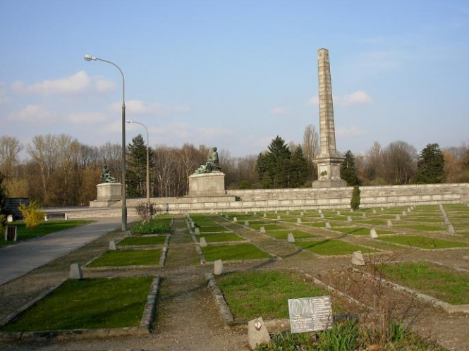 У Польщі  вандали осквернили кладовище радянських солдатів

