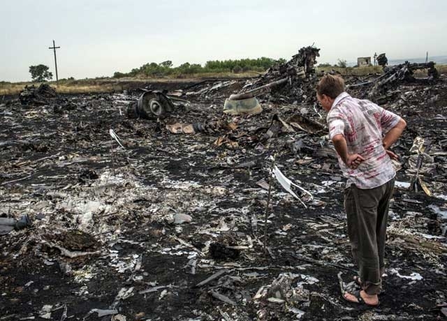 В сети появилось еще одно видео с первыми минутами после катастрофы MH17