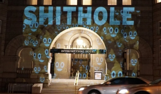 На отели Трампа в Вашингтоне появилась надпись 
