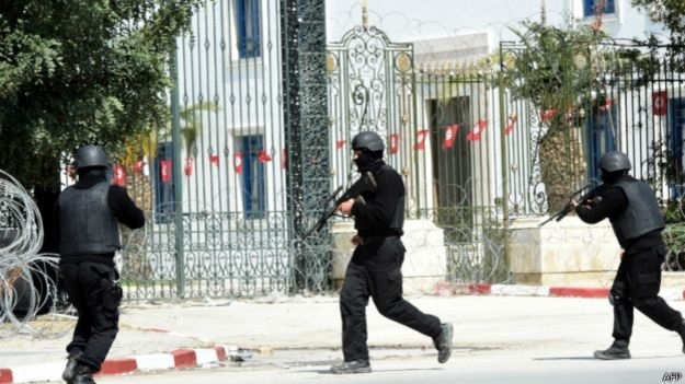 Полиция обезвредила боевиков в Тунисе: в результате нападения погибли 19 человек