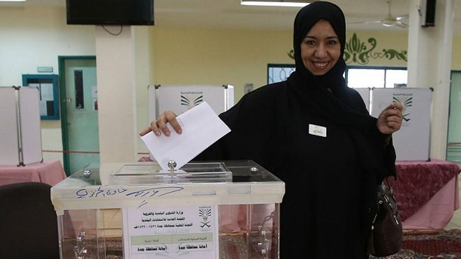 Впервые в истории Саудовской Аравии женщина стала депутатом