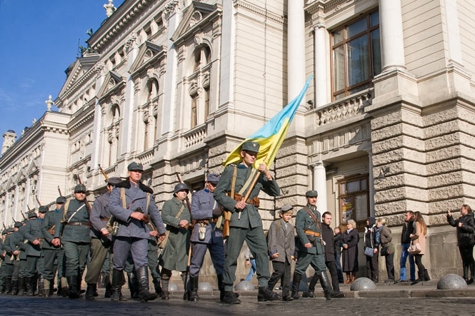 Бой за украинскую независимость: во Львове воссоздали события Ноябрьского срыва