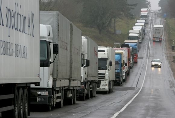 На Волыни активисты блокируют российские грузовики, - ВИДЕО